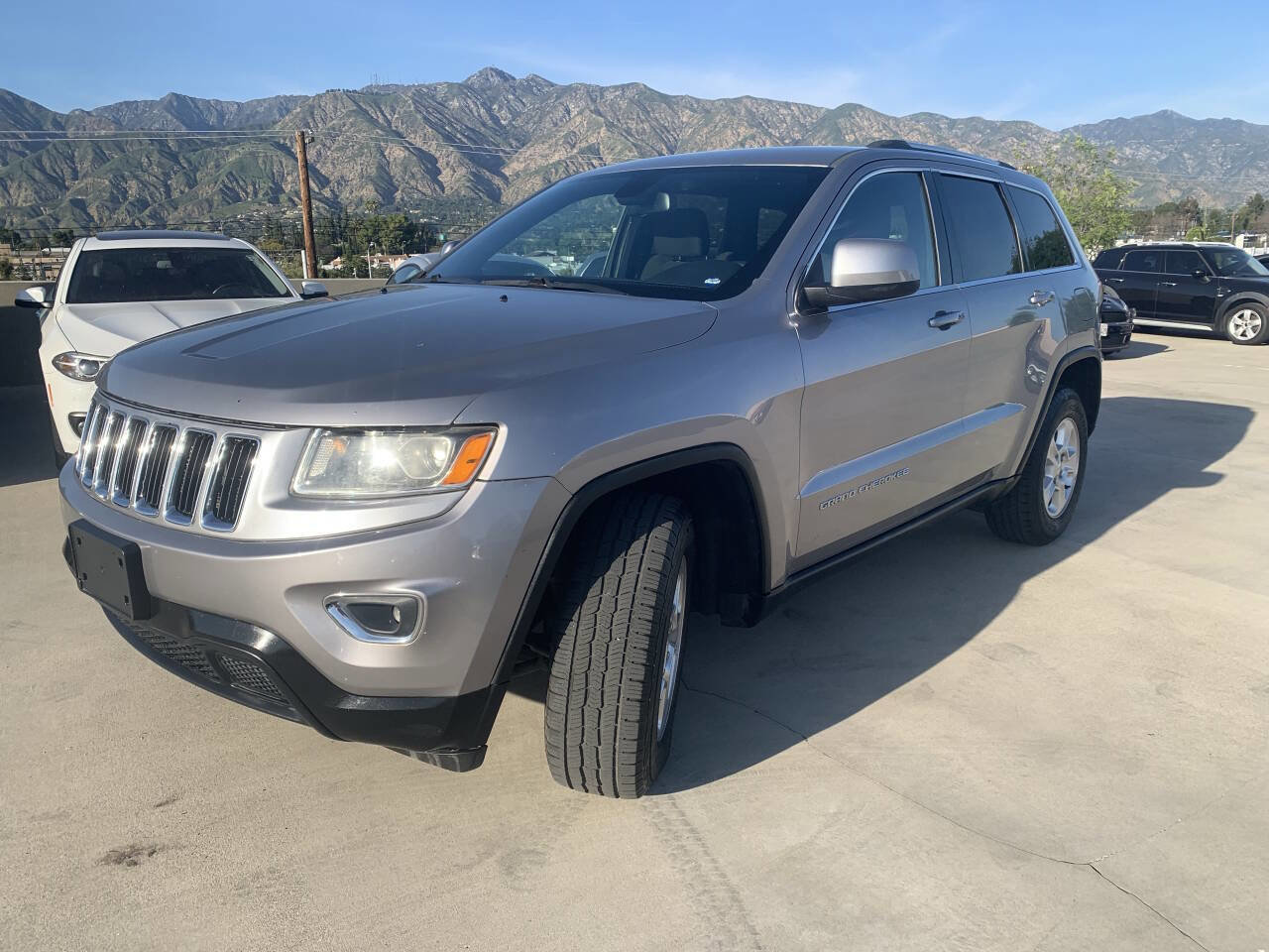 Used 2015 Jeep Grand Cherokee Laredo w/ Quick Order Package 23E RWD image 2