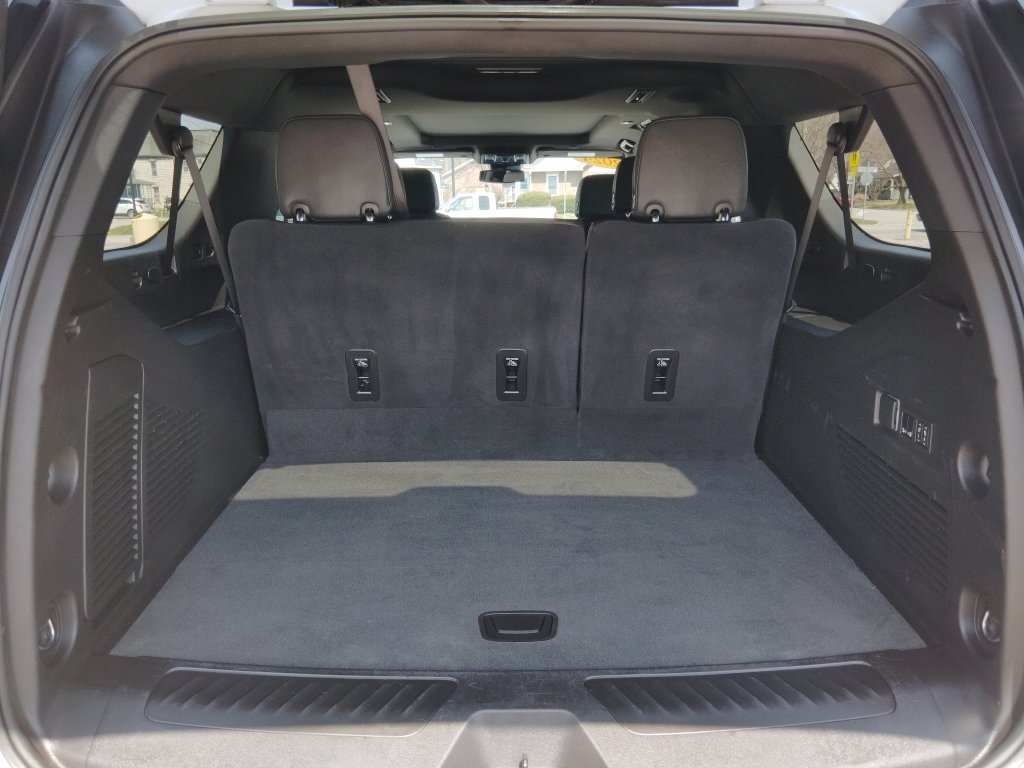 Used 2024 Chevrolet Suburban LT w/ Luxury Package AWD/4WD image 29