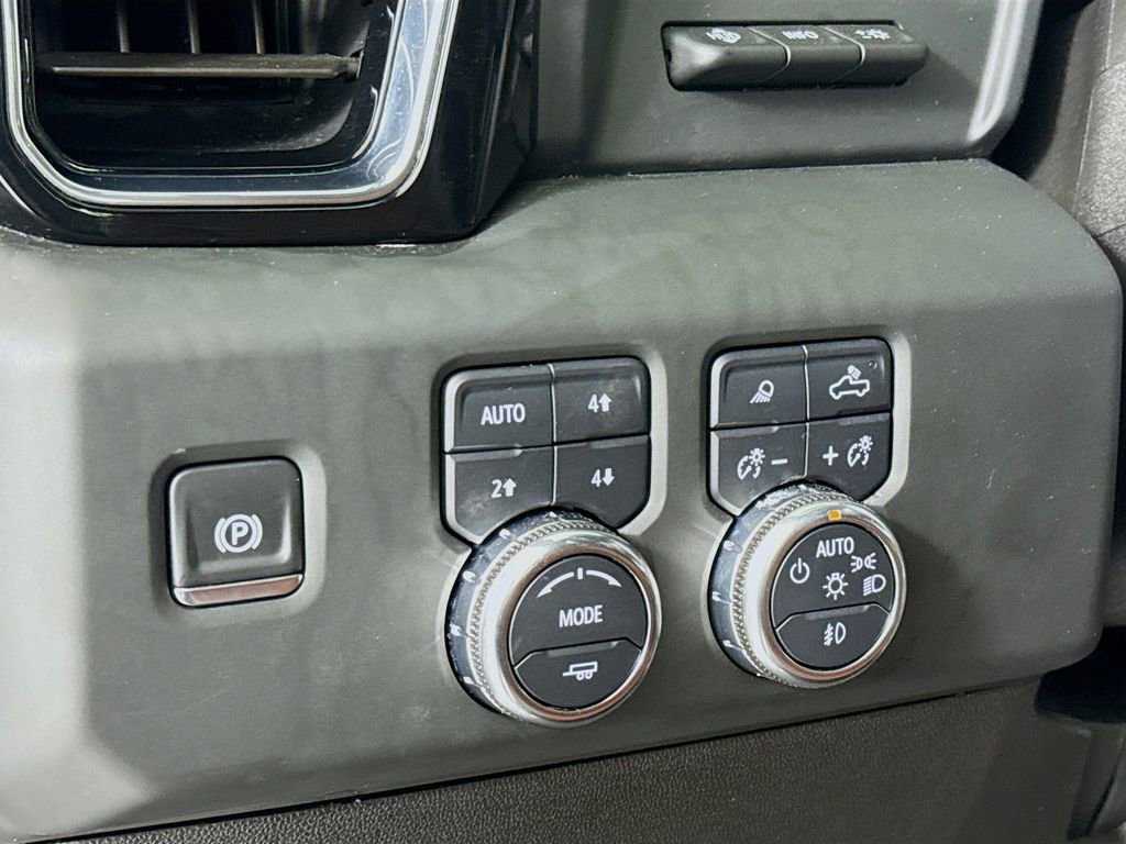 Used 2024 GMC Sierra 3500 Denali Ultimate image 11