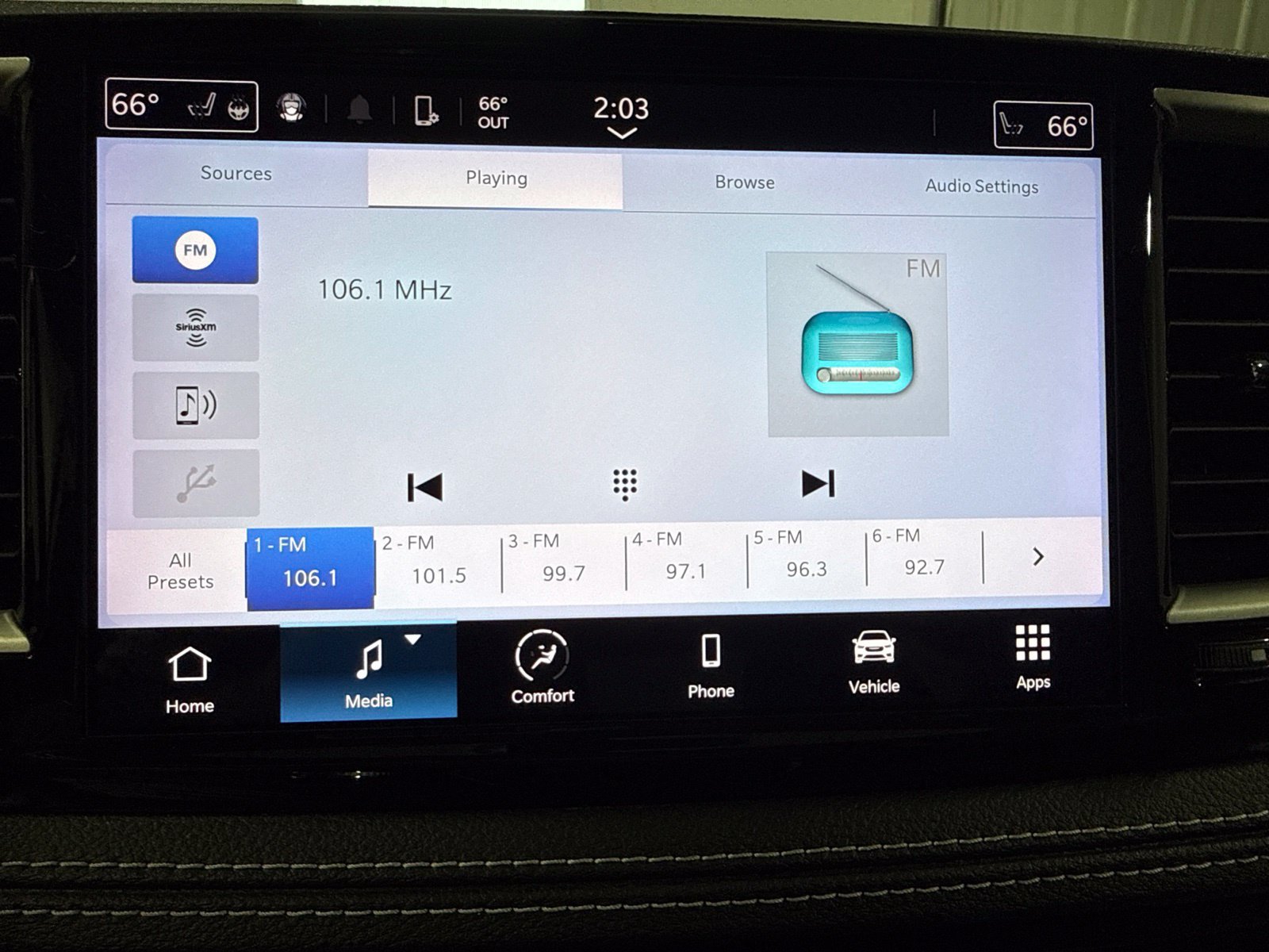 Used 2022 Chrysler Pacifica Touring-L AWD/4WD image 33