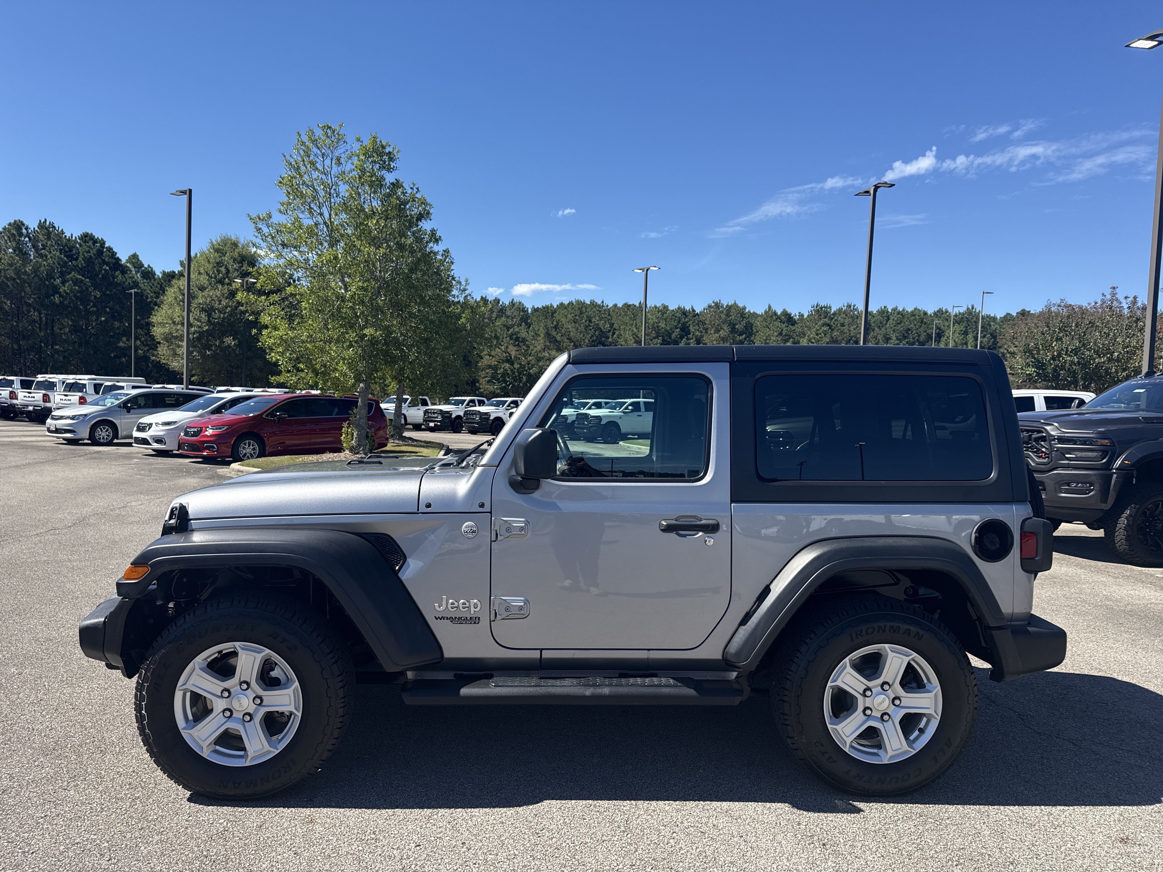 Used 2020 Jeep Wrangler Sport AWD/4WD image 4
