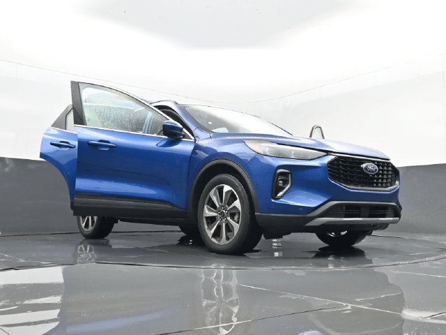 Used 2023 Ford Escape Platinum AWD/4WD image 33
