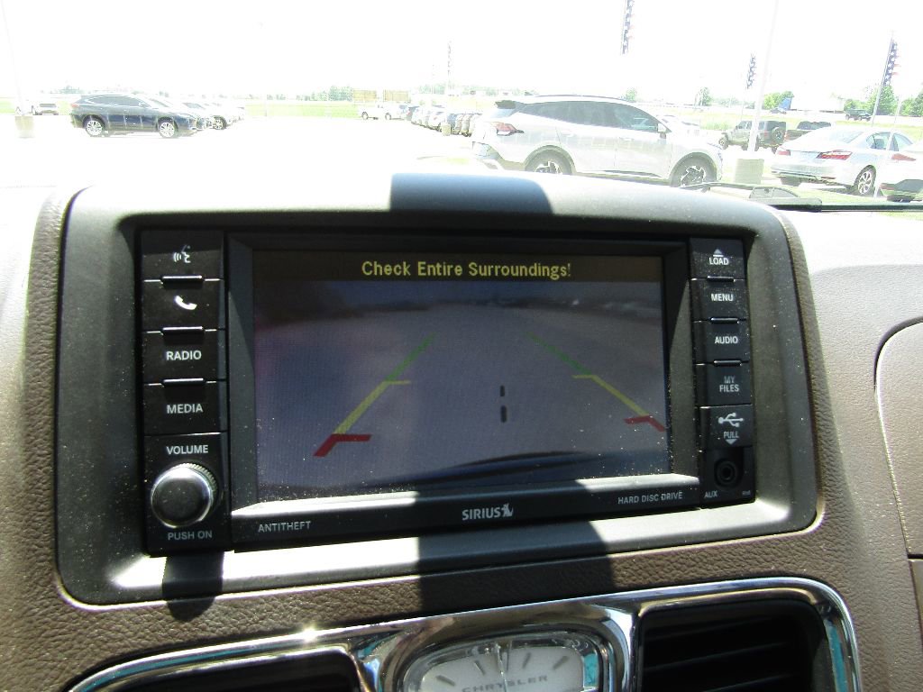 Used 2014 Chrysler Town & Country Limited w/ Luxury Group image 13