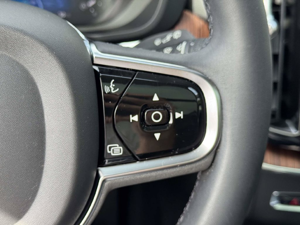 Certified 2024 Volvo XC60 B5 Plus w/ Protection Package Premier AWD/4WD image 20