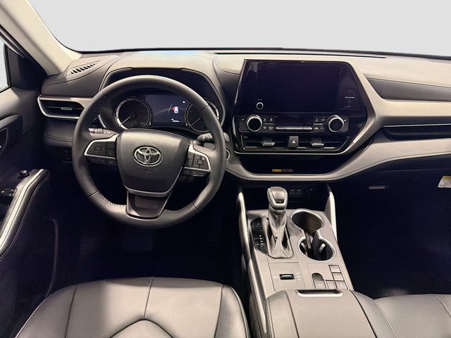 Certified 2025 Toyota Highlander XLE FWD image 19