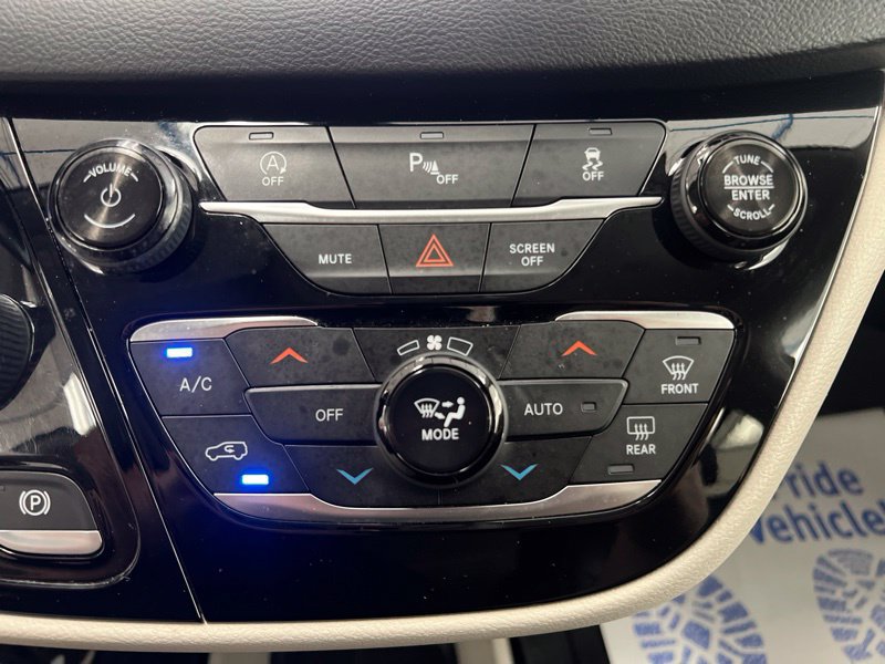 Used 2019 Chrysler Pacifica Touring-L Plus FWD image 30