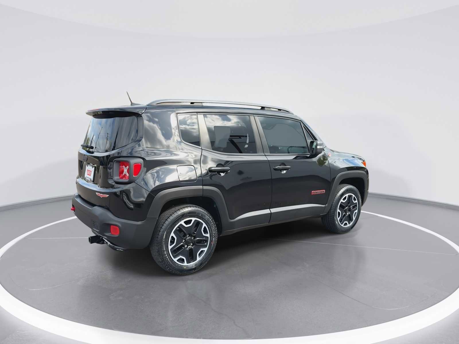Used 2015 Jeep Renegade Trailhawk w/ Popular Equipment Group AWD/4WD image 8