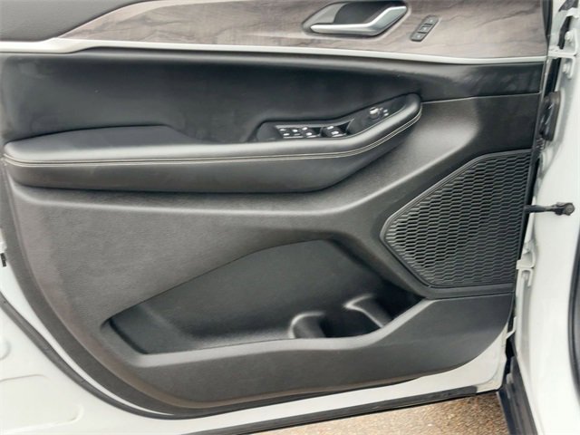 Used 2023 Jeep Grand Cherokee L Limited image 14