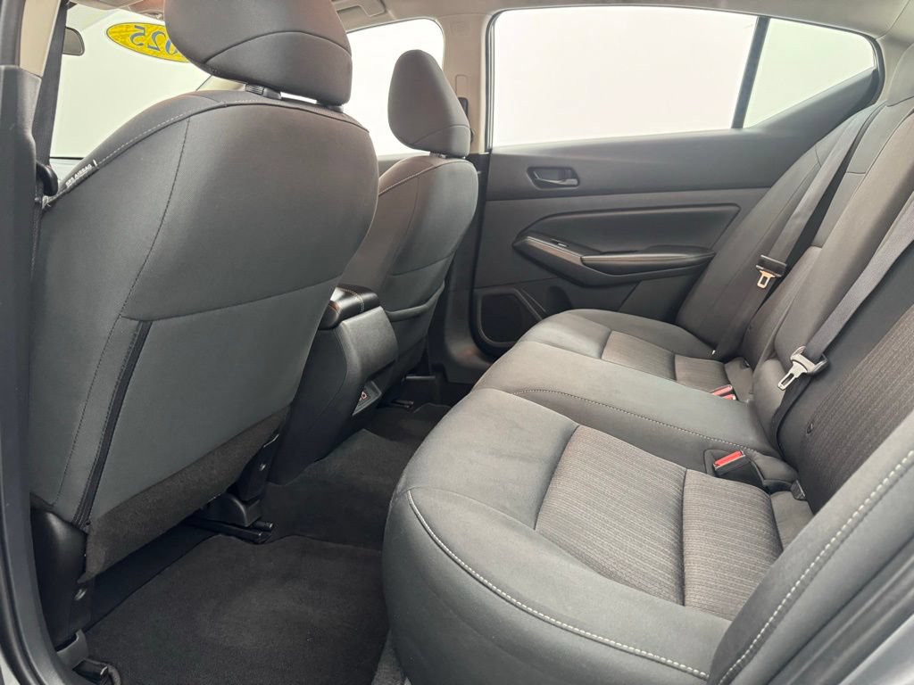 Used 2025 Nissan Altima 2.5 SV FWD image 34