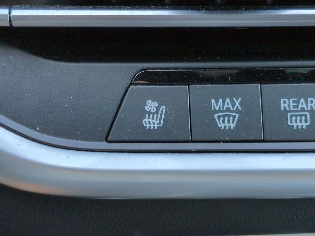 Certified 2023 BMW X5 xDrive45e w/ Executive Package image 25