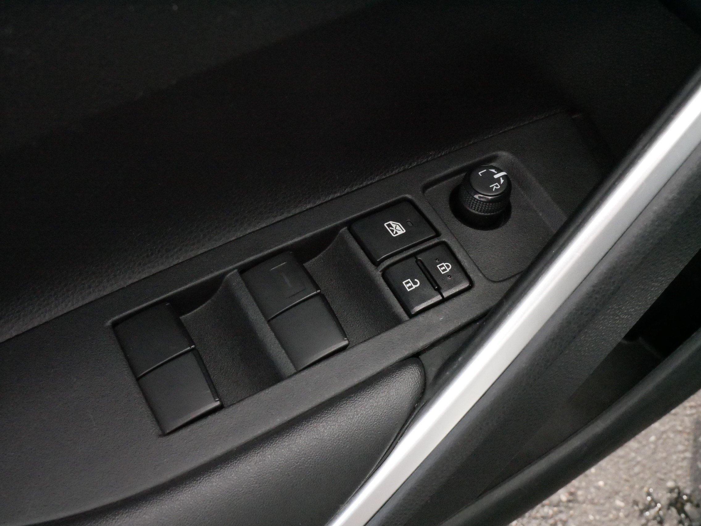 Certified 2023 Toyota Corolla Cross AWD Hybrid image 19
