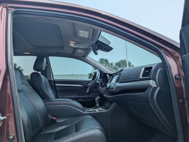 Used 2017 Toyota Highlander XLE FWD image 15