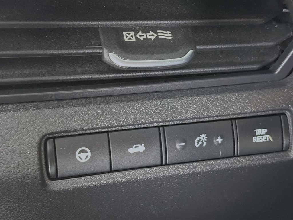 Used 2024 Nissan Altima 2.0 SR FWD image 13