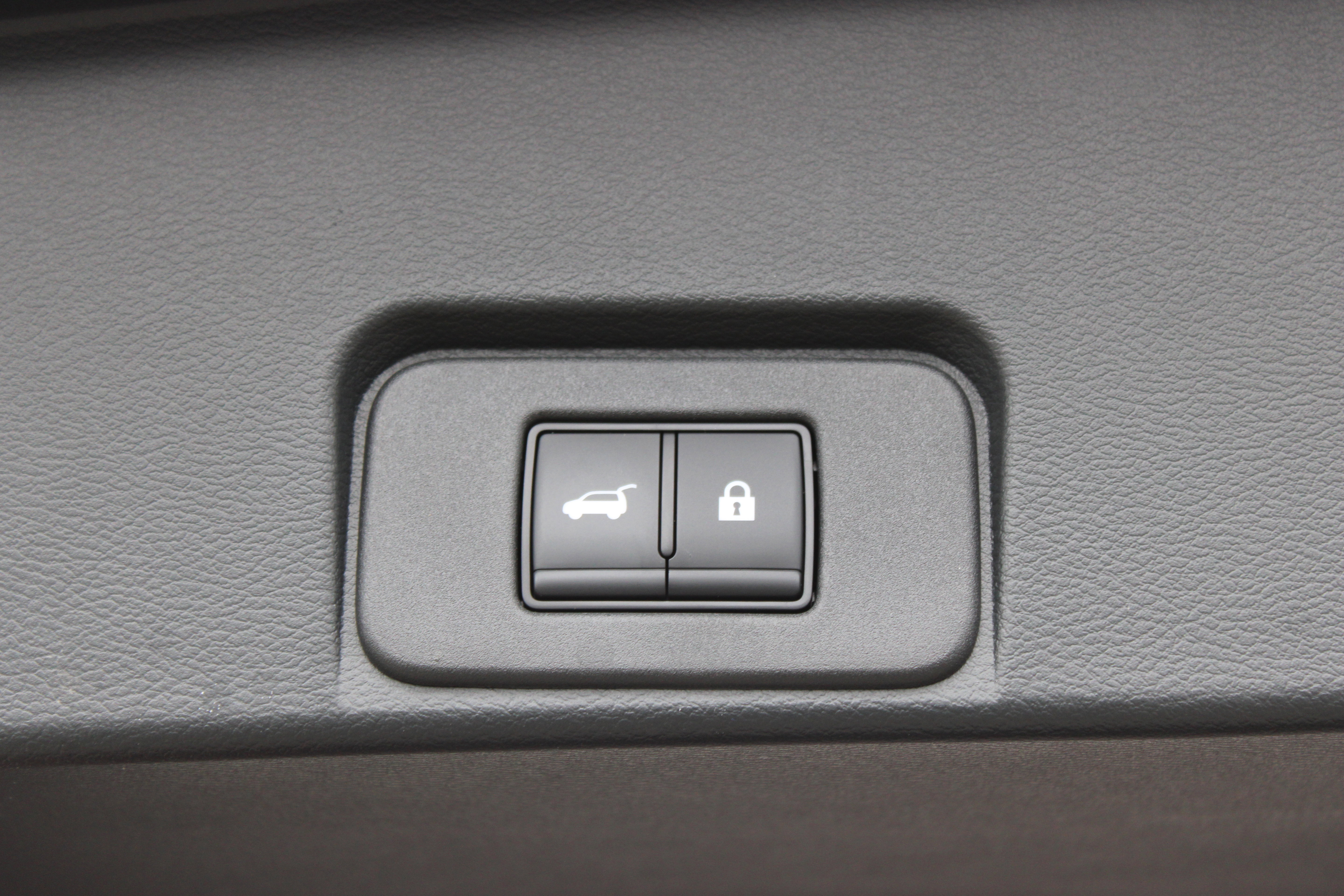 Certified 2025 Nissan Rogue Platinum w/ Tech Package image 6