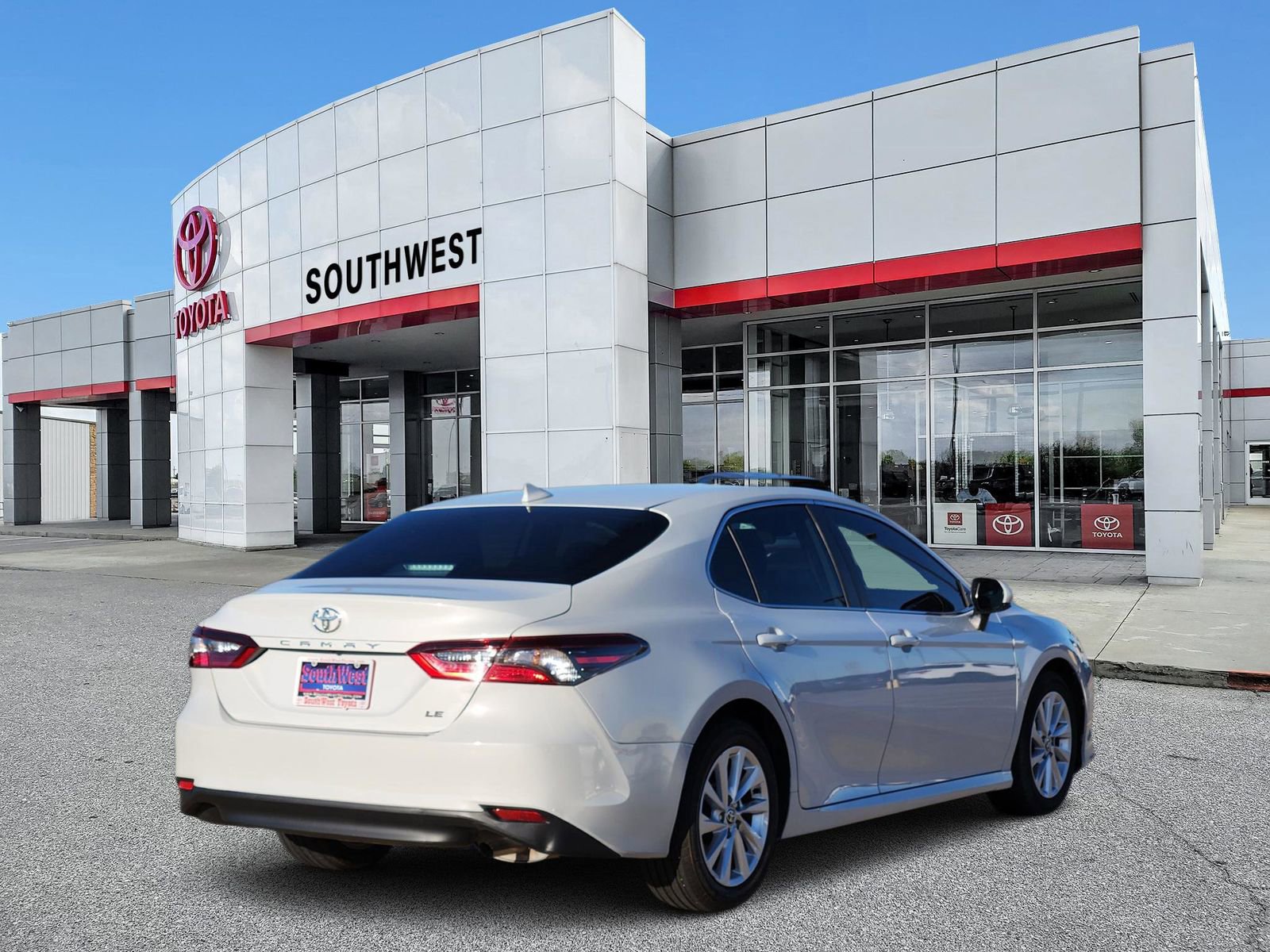 Used 2023 Toyota Camry LE image 5