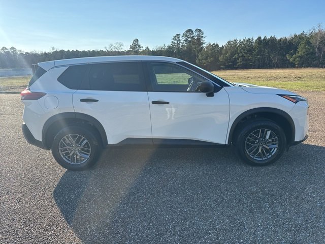 Used 2023 Nissan Rogue S image 7