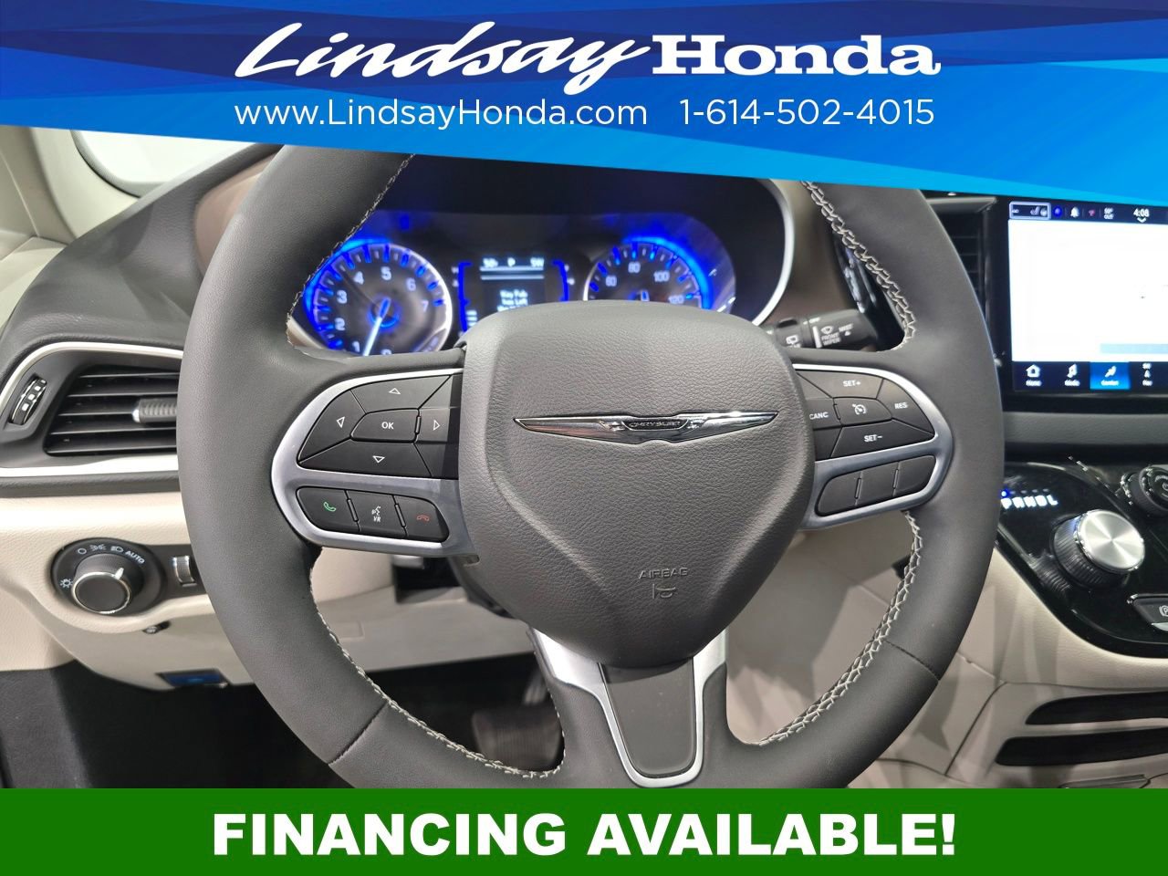 Used 2022 Chrysler Voyager LX image 16