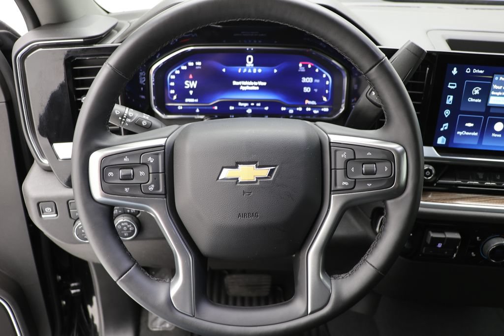 Used 2025 Chevrolet Silverado 2500 LT w/ Convenience Package AWD/4WD image 12