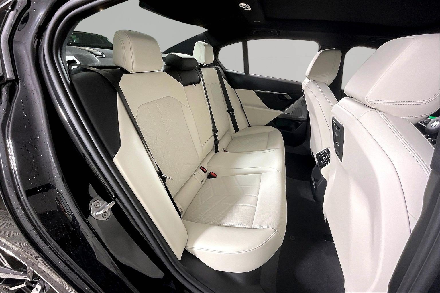 New 2027 BMW 550e xDrive w/ Premium Package AWD/4WD image 14