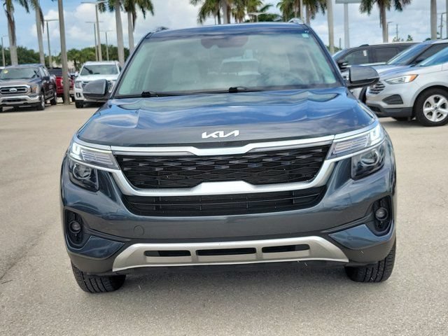 Used 2023 Kia Seltos EX AWD/4WD image 2