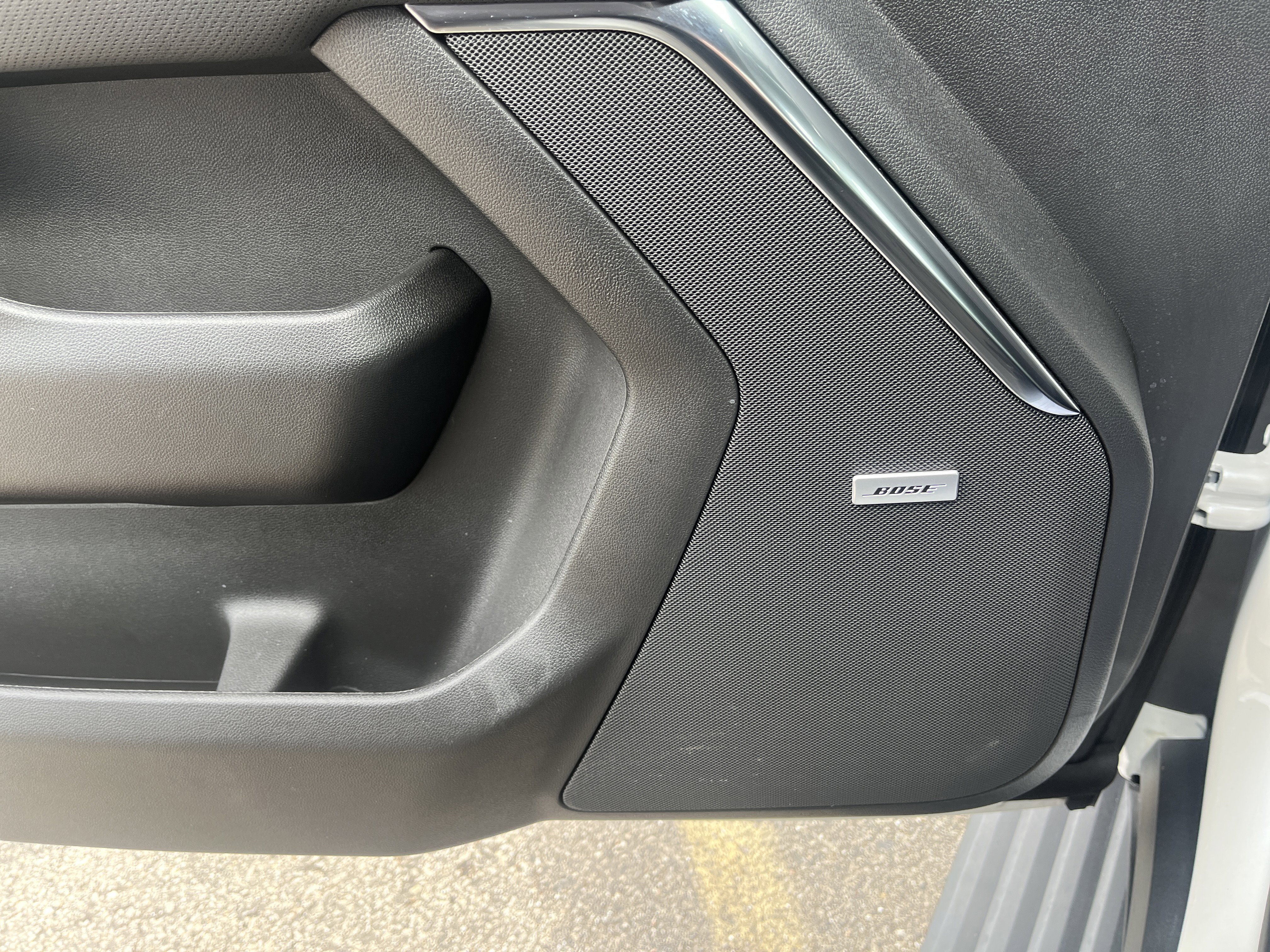 Used 2025 Chevrolet Tahoe High Country image 11