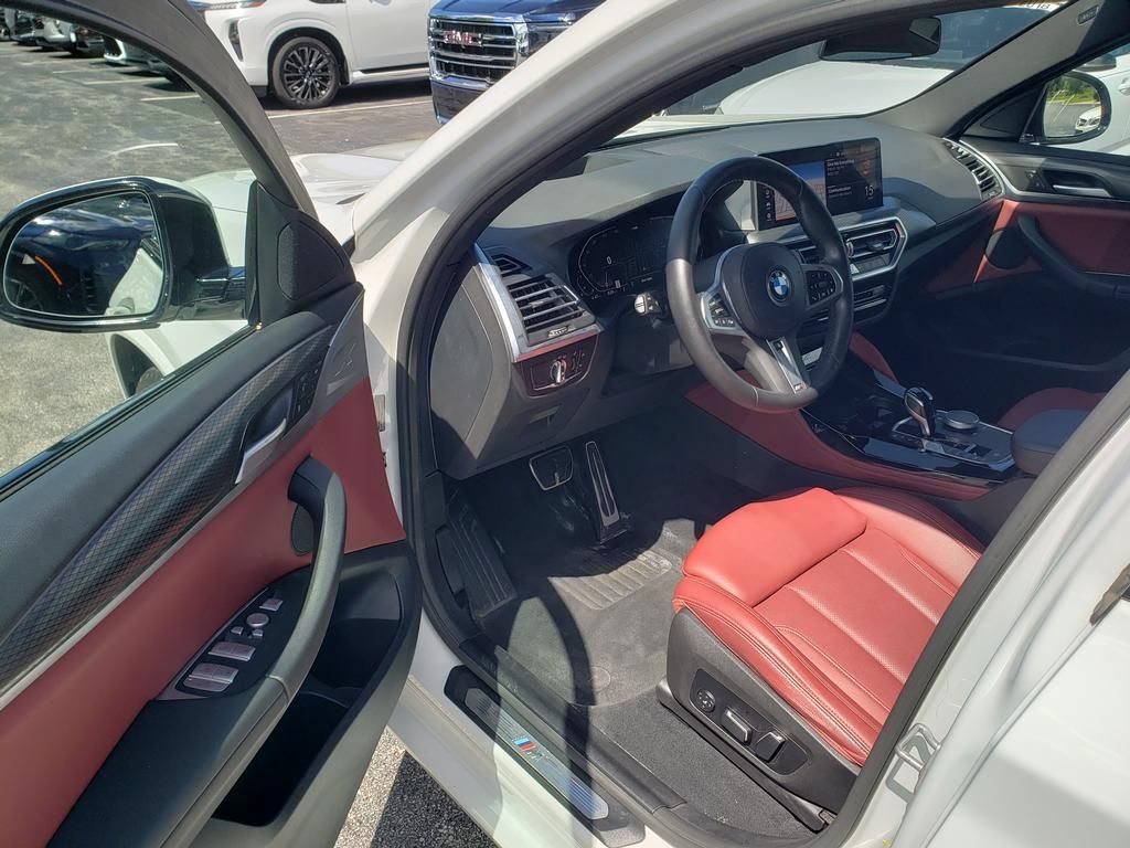 Used 2024 BMW X4 xDrive30i w/ Premium Package AWD/4WD image 9