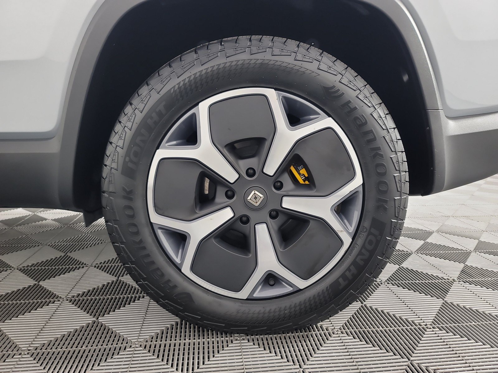 Used 2024 Rivian R1S Adventure AWD/4WD image 10