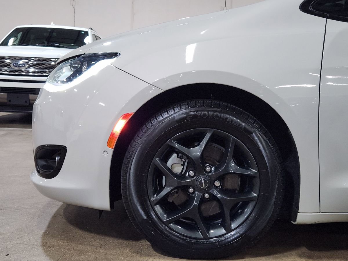 Used 2020 Chrysler Pacifica Limited w/ Advanced Safetytec Group image 5