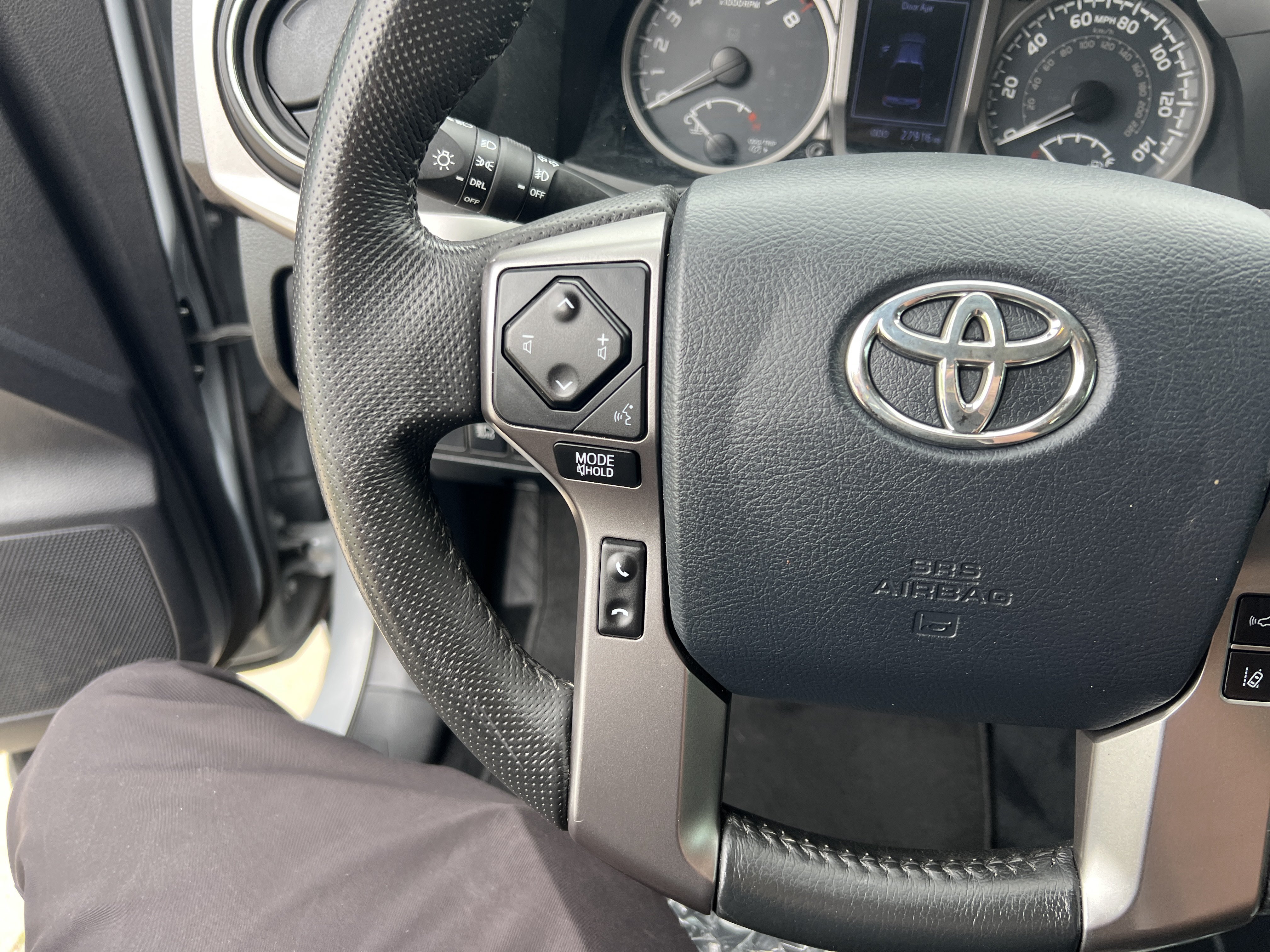 Used 2019 Toyota Tacoma SR5 AWD/4WD image 16