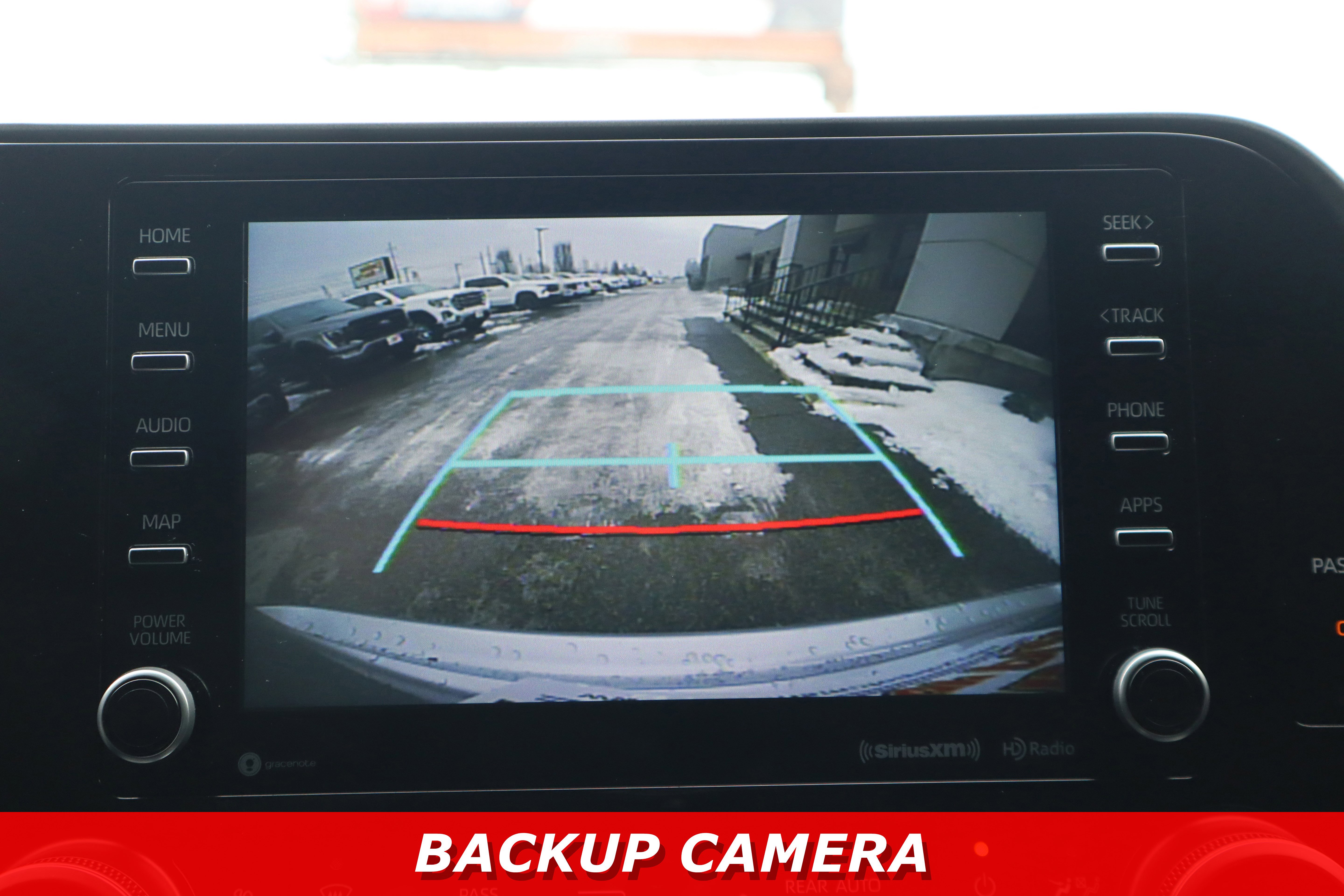 Used 2021 Toyota Highlander XLE image 19