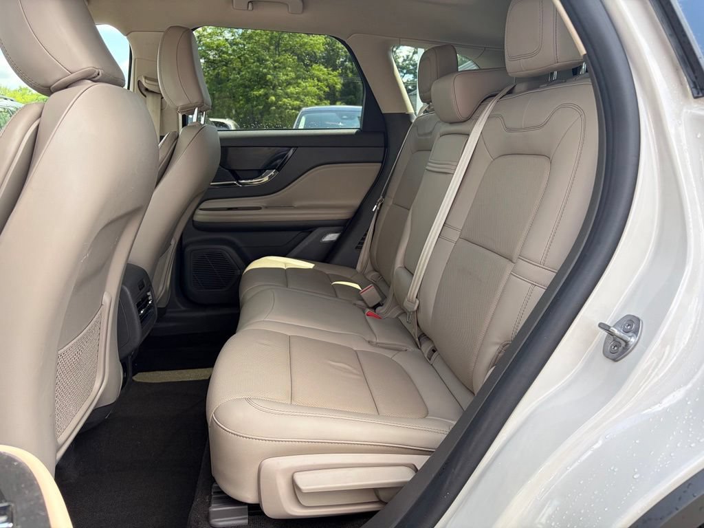 Used 2022 Lincoln Corsair AWD w/ Premium Package image 18