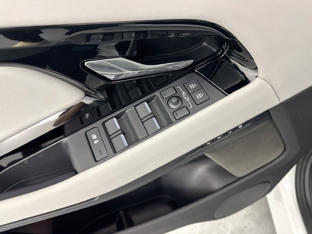 New 2026 Land Rover Range Rover Evoque Hoxton AWD/4WD image 18