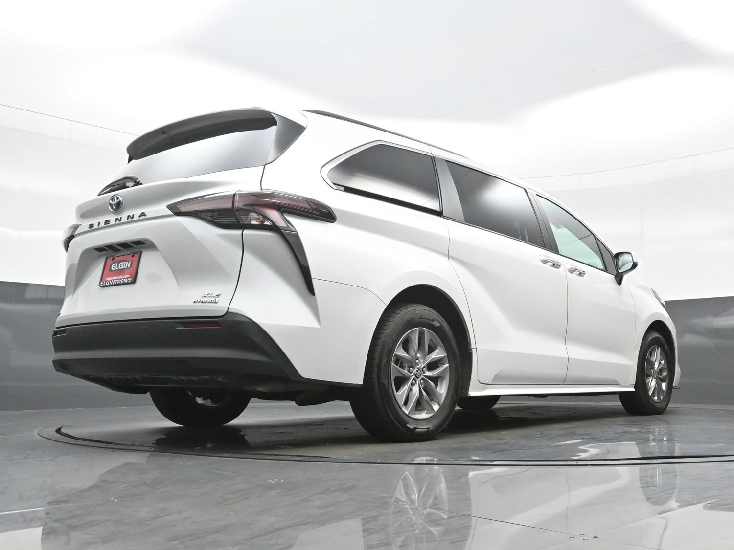 Used 2024 Toyota Sienna XLE AWD/4WD image 33