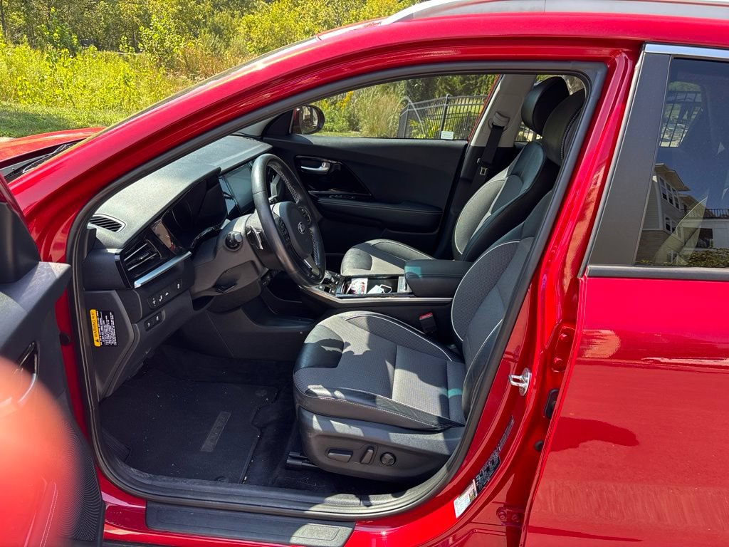 Used 2020 Kia Niro EX w/ Cold Weather Package FWD image 13