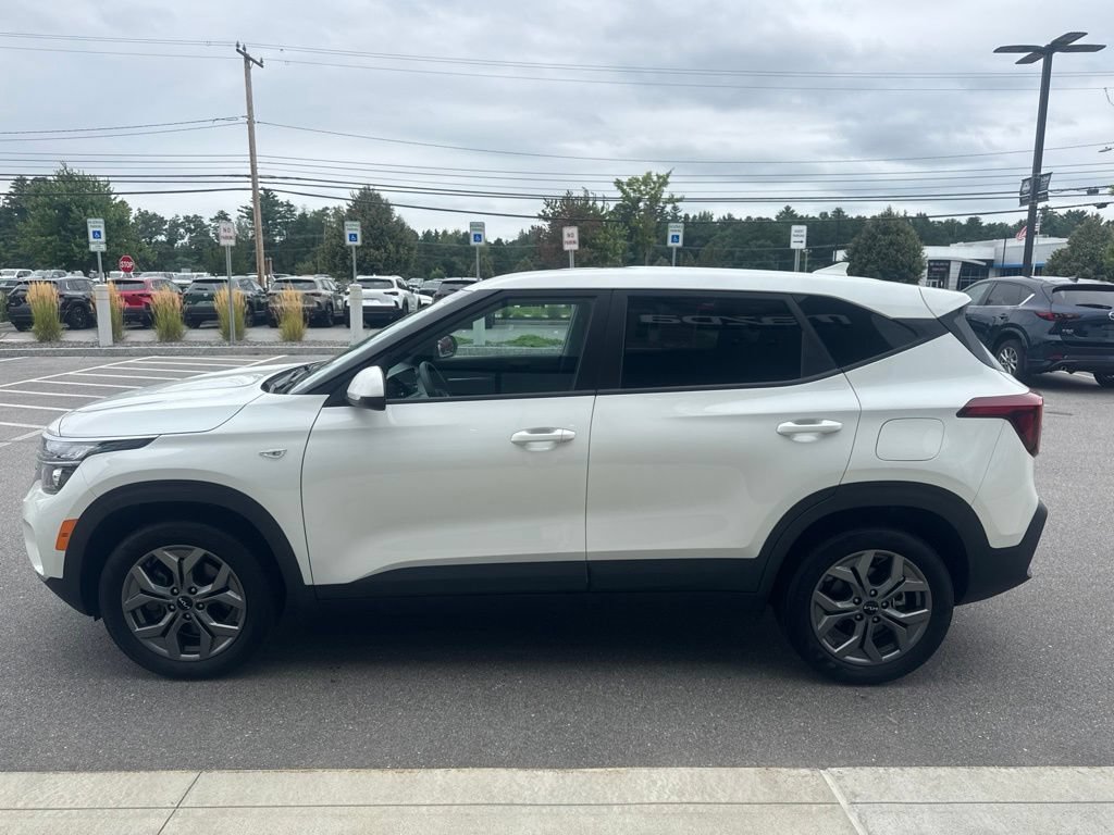 Used 2025 Kia Seltos LX AWD/4WD image 3
