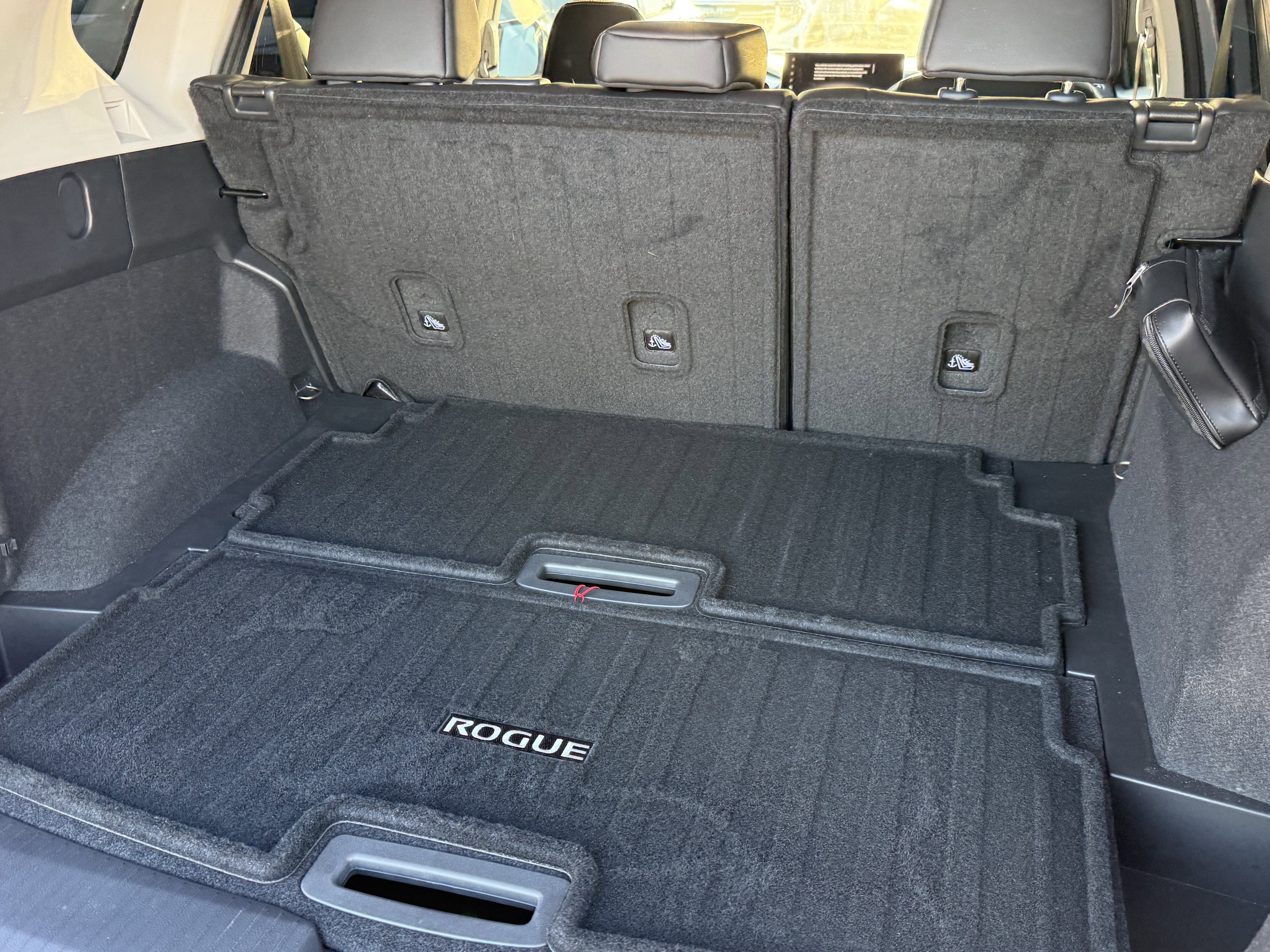 Used 2025 Nissan Rogue SL image 31