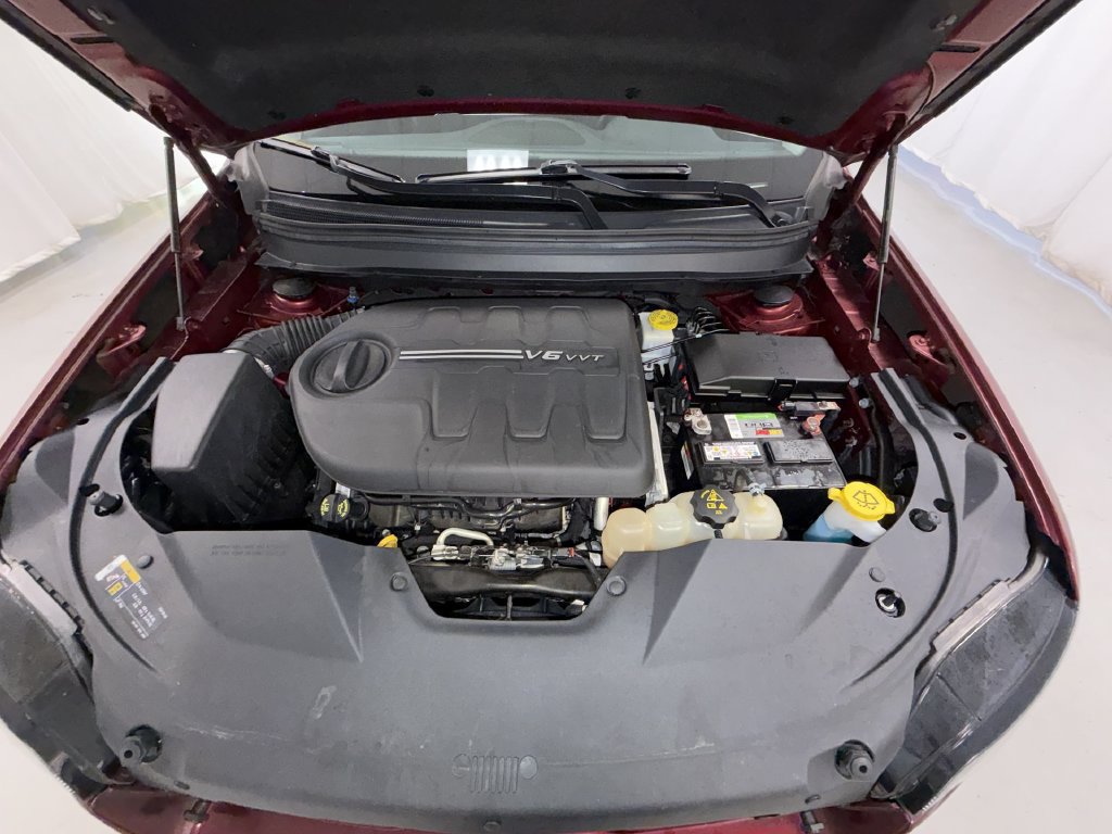 Used 2019 Jeep Cherokee Limited AWD/4WD image 16