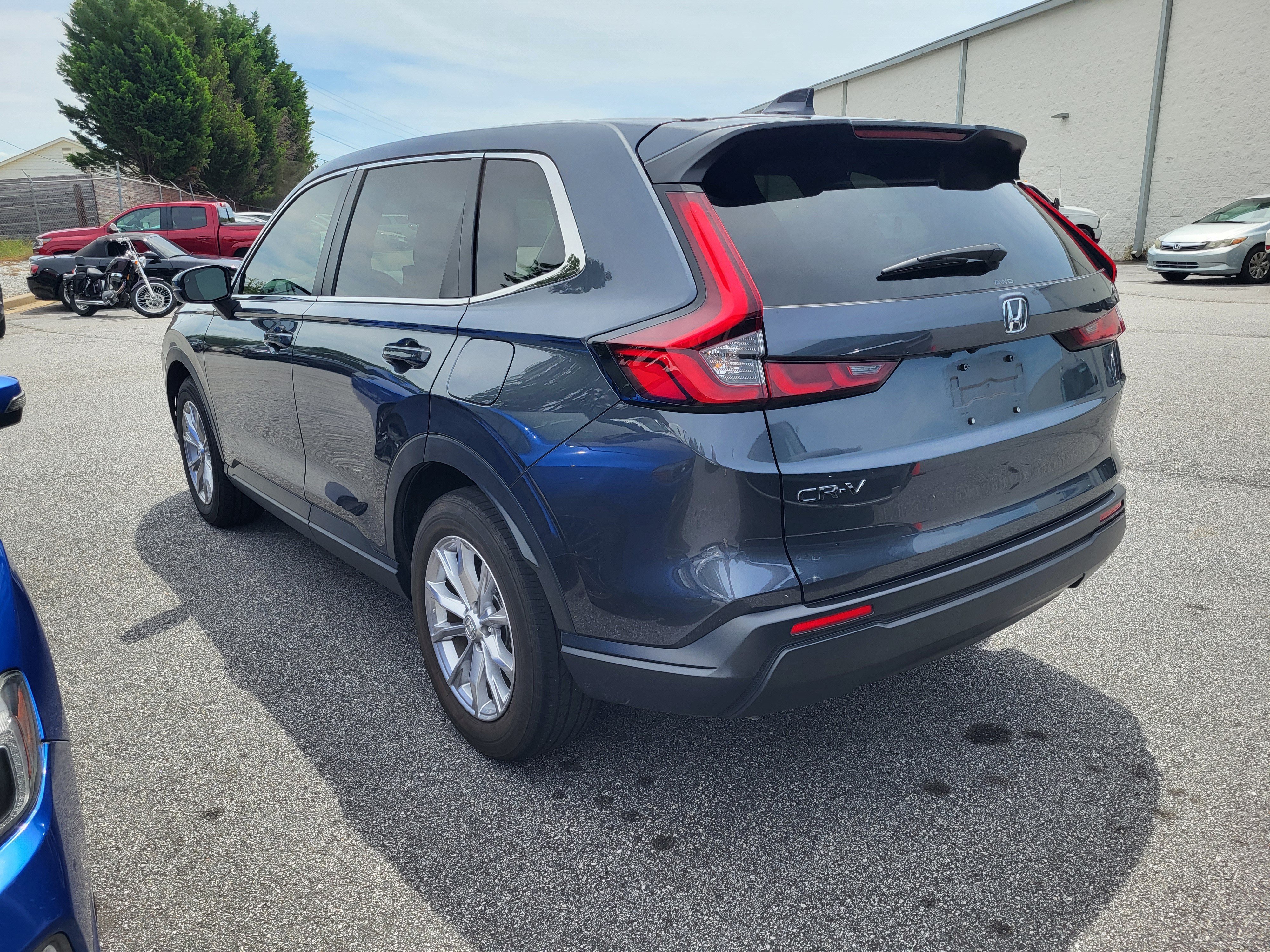Used 2025 Honda CR-V EX image 6