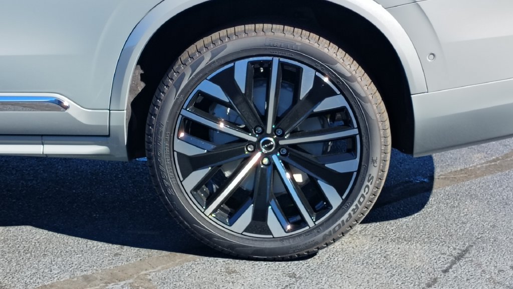 New 2026 Volvo XC90 B6 Plus w/ Protection Package Premier AWD/4WD image 34