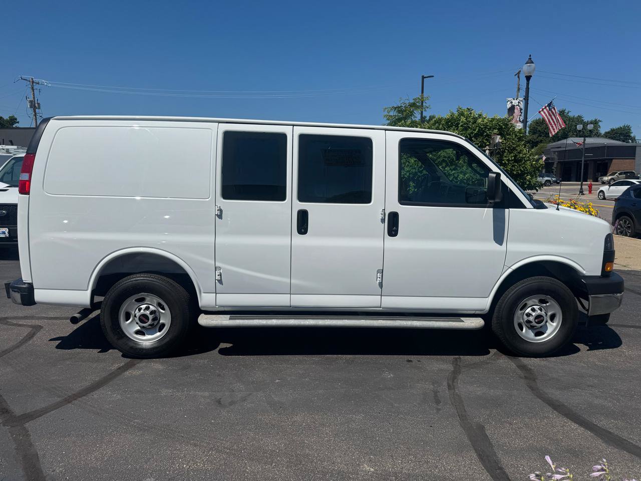 Used 2025 GMC Savana 2500 w/ Driver Convenience Package RWD image 5