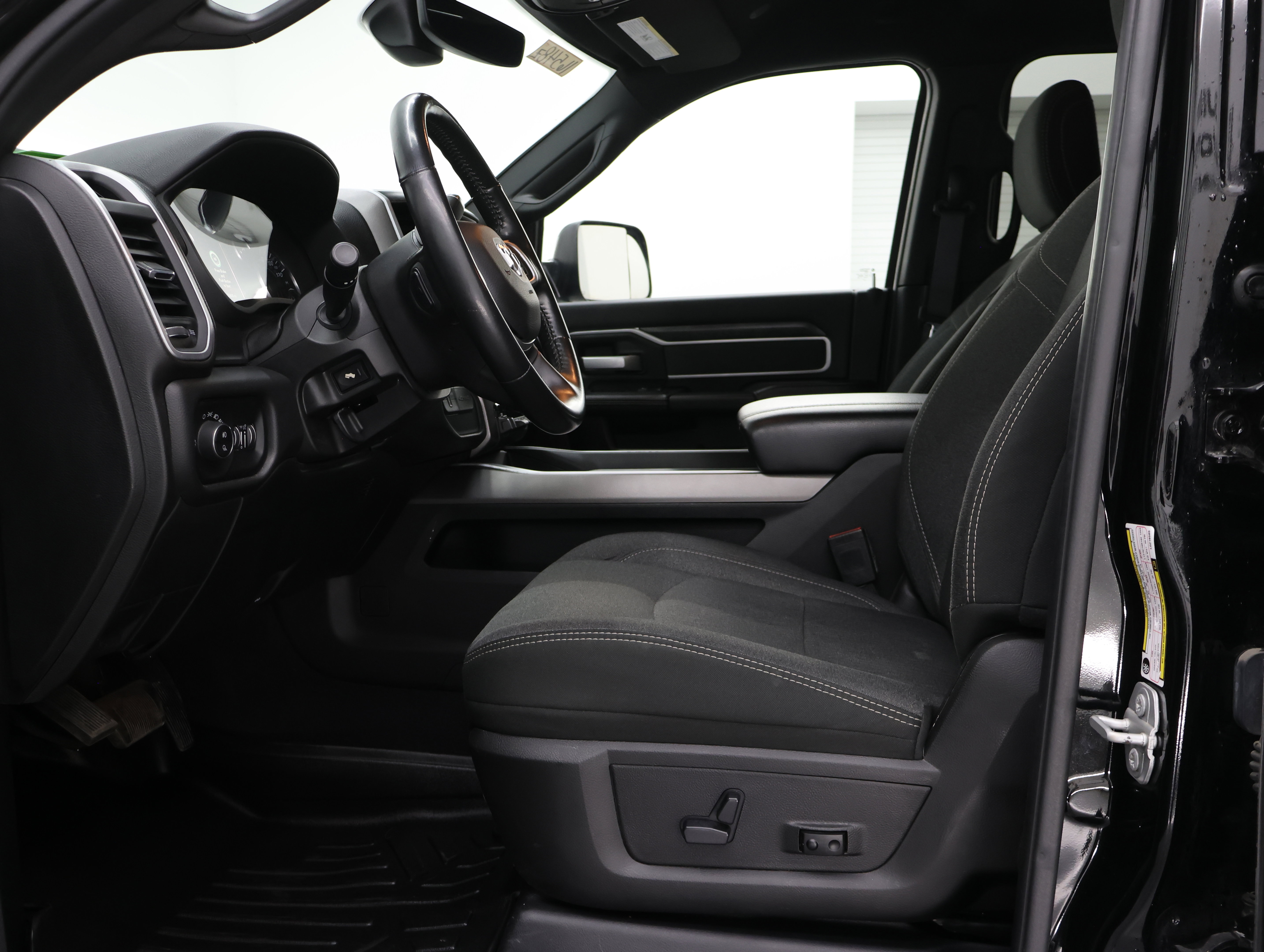 Used 2020 RAM 2500 Big Horn w/ Night Edition AWD/4WD image 8