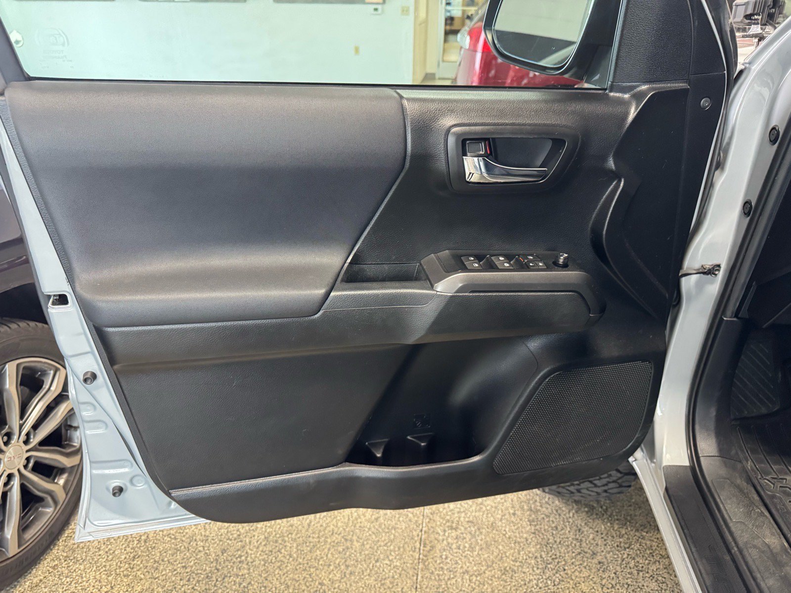 Used 2021 Toyota Tacoma TRD Sport AWD/4WD image 14