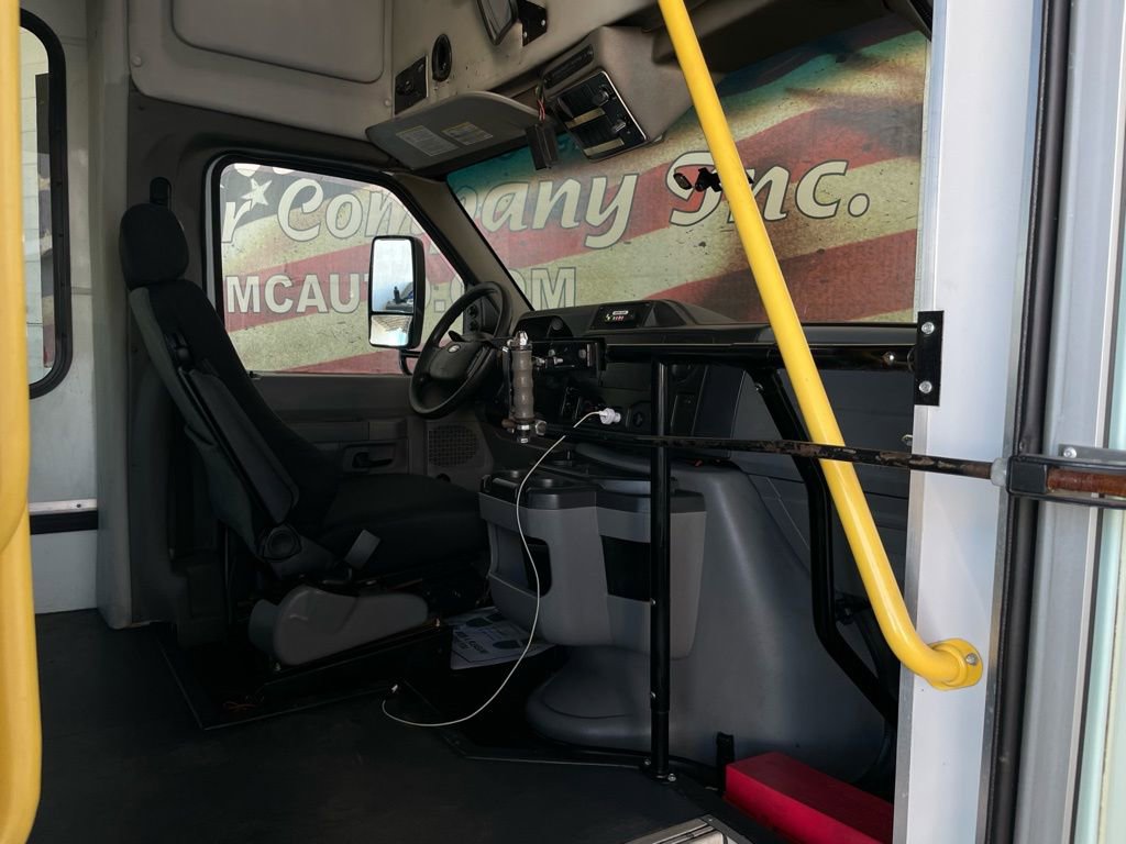 Used 2016 Ford E-350 and Econoline 350 Super Duty RWD image 28