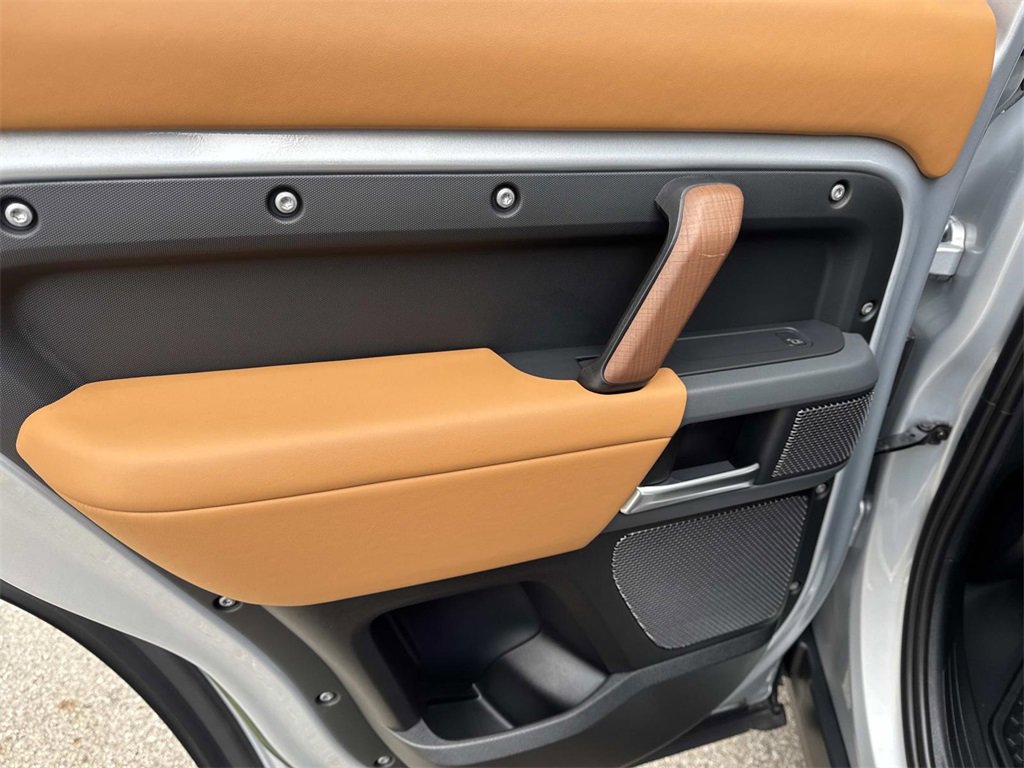 Used 2023 Land Rover Defender 110 X image 12