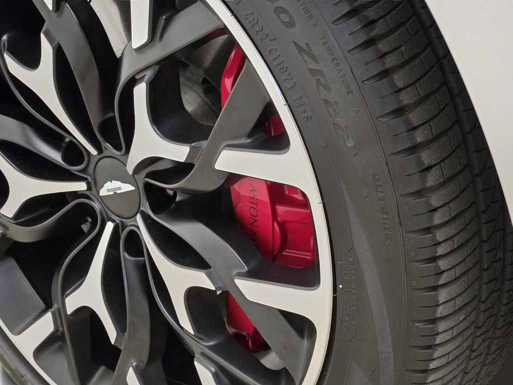 Used 2024 Aston Martin DBX image 14