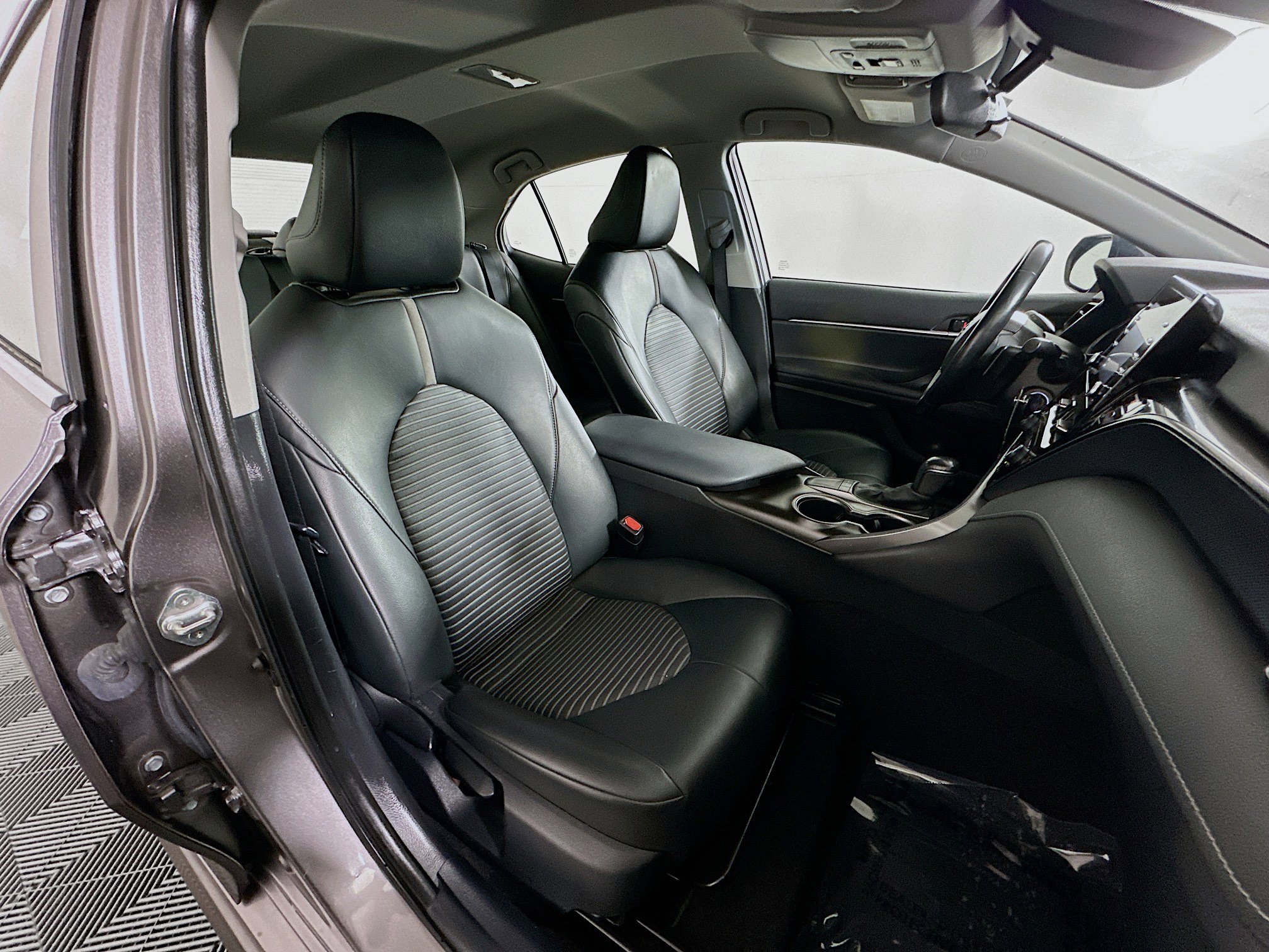 Used 2024 Toyota Camry SE image 27