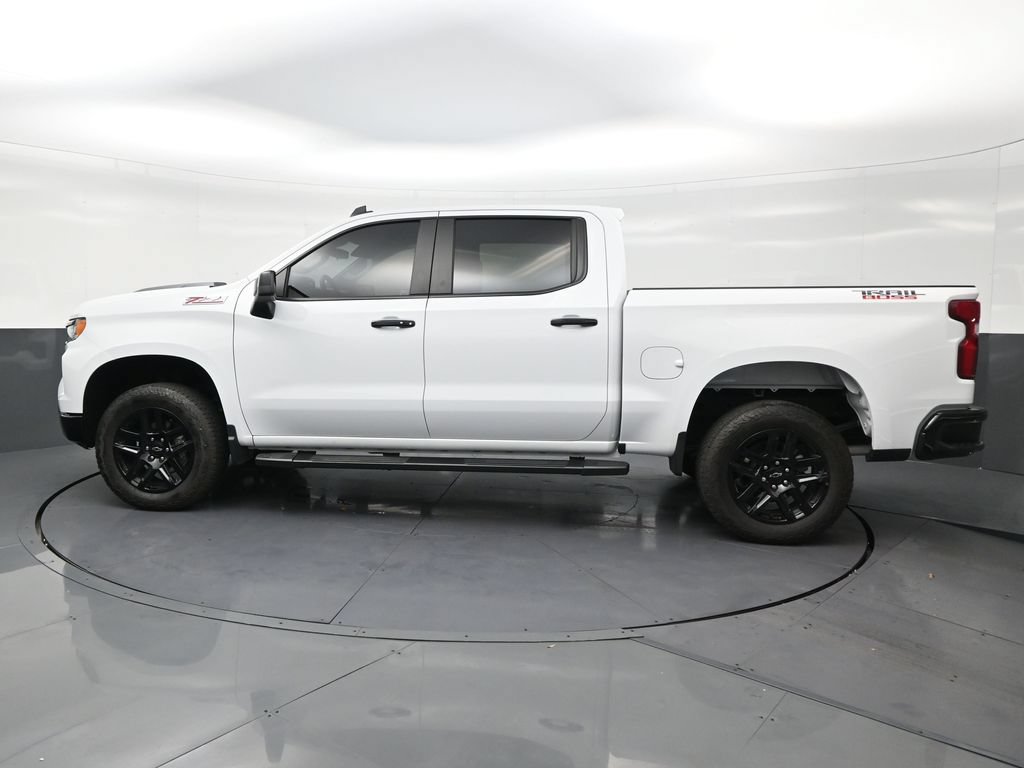 Used 2025 Chevrolet Silverado 1500 LT Trail Boss w/ LT Trail Boss Premium Package AWD/4WD image 2