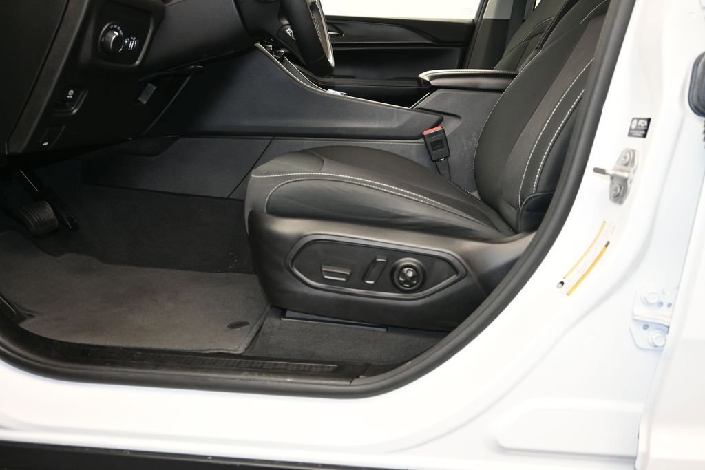 Used 2023 Jeep Grand Cherokee Laredo RWD image 20