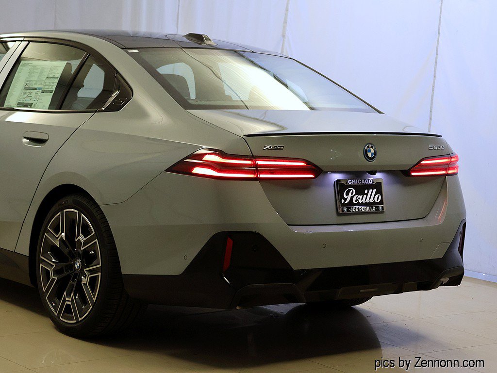 Used 2027 BMW 550e xDrive w/ Executive Package AWD/4WD image 8