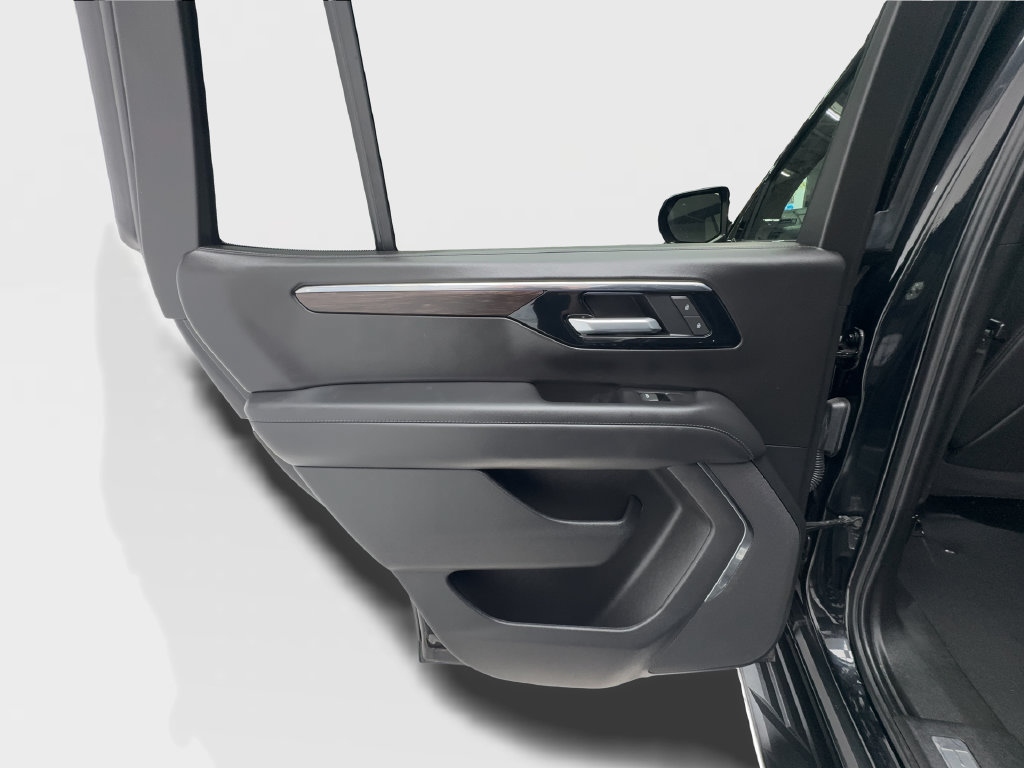 Used 2025 Chevrolet Tahoe LT RWD image 34
